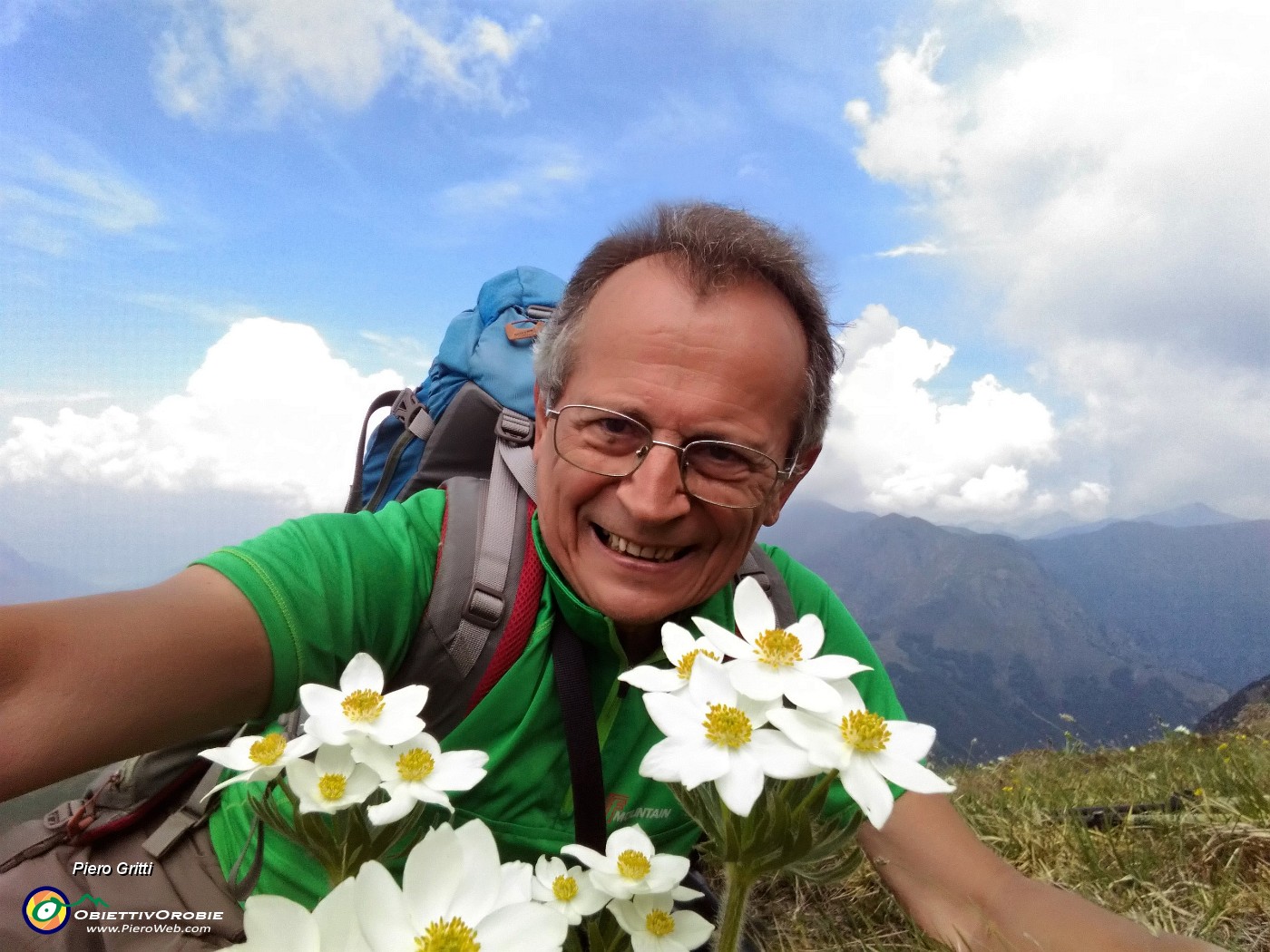 03 Tra gli anemoni narcissiflora al selfie.jpg